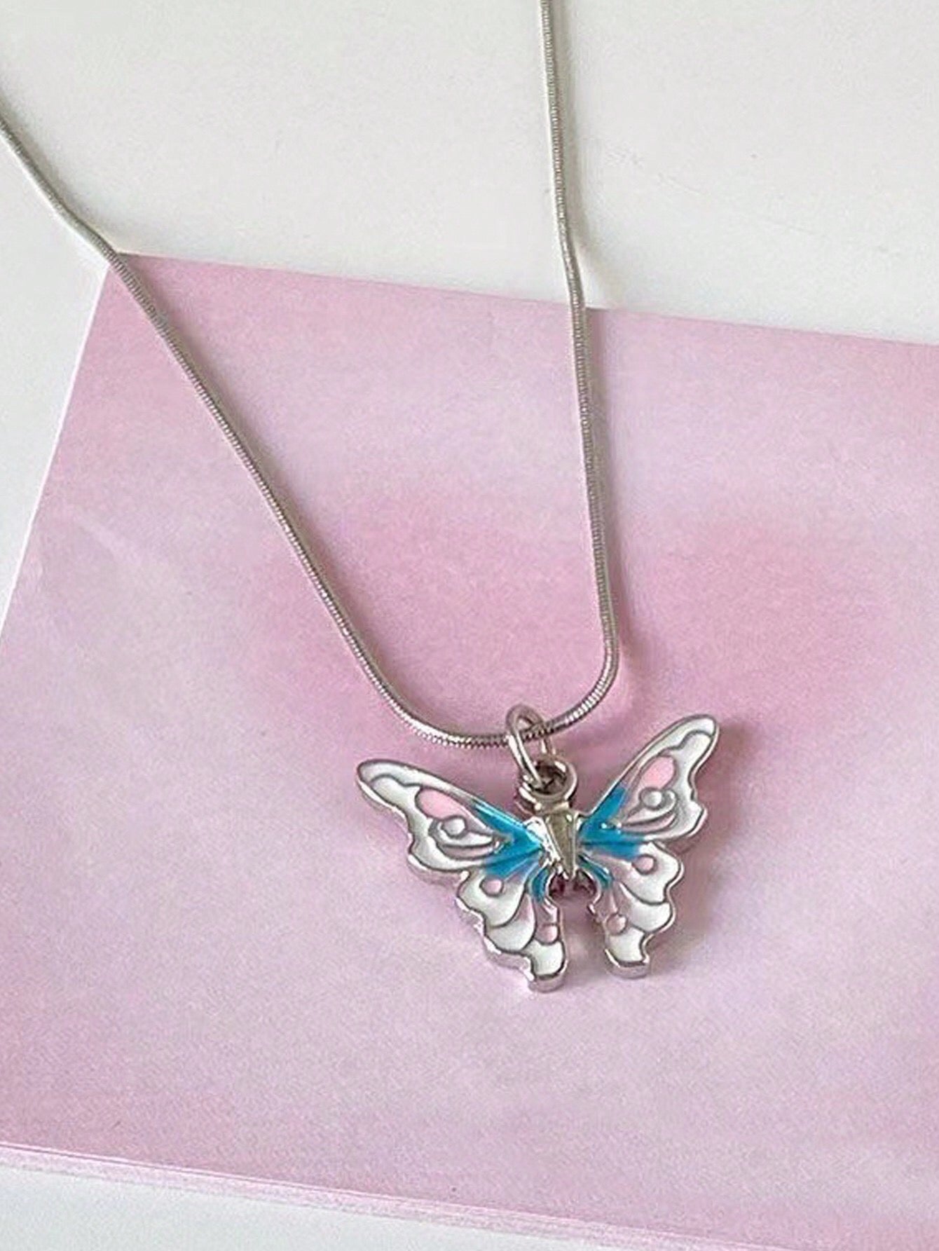 Collar princes in love